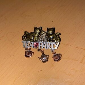 Vtg KC Three Tone "Tea Party" Kitty Cats Dangling Charms Heart Brooch Pin